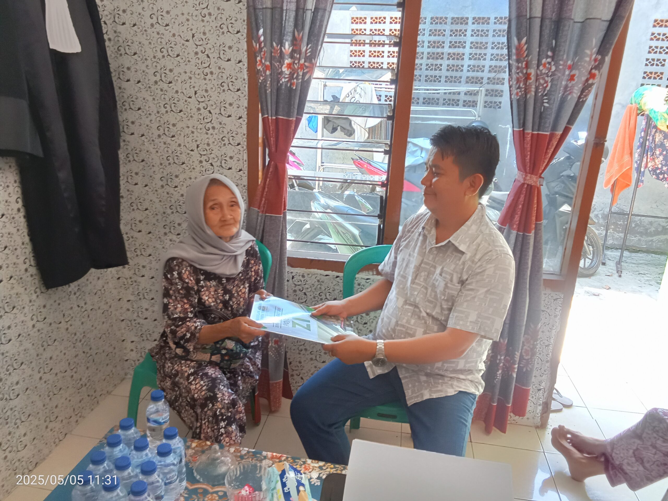 Penyerahan Akta Cerai kepada Klien.