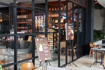 Pertemuan dengan klien di Mall Taman mini Jakarta timur