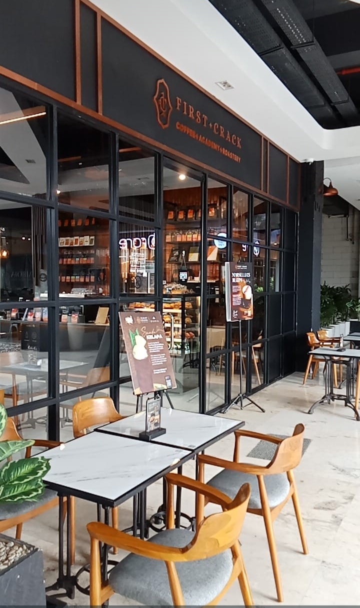 Pertemuan dengan klien di Mall Taman mini Jakarta timur